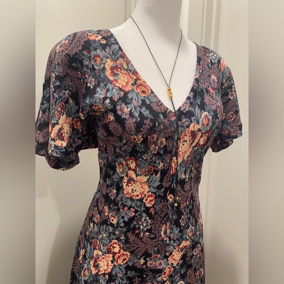 “Winter” Floral Dress - Picture 2 of 13